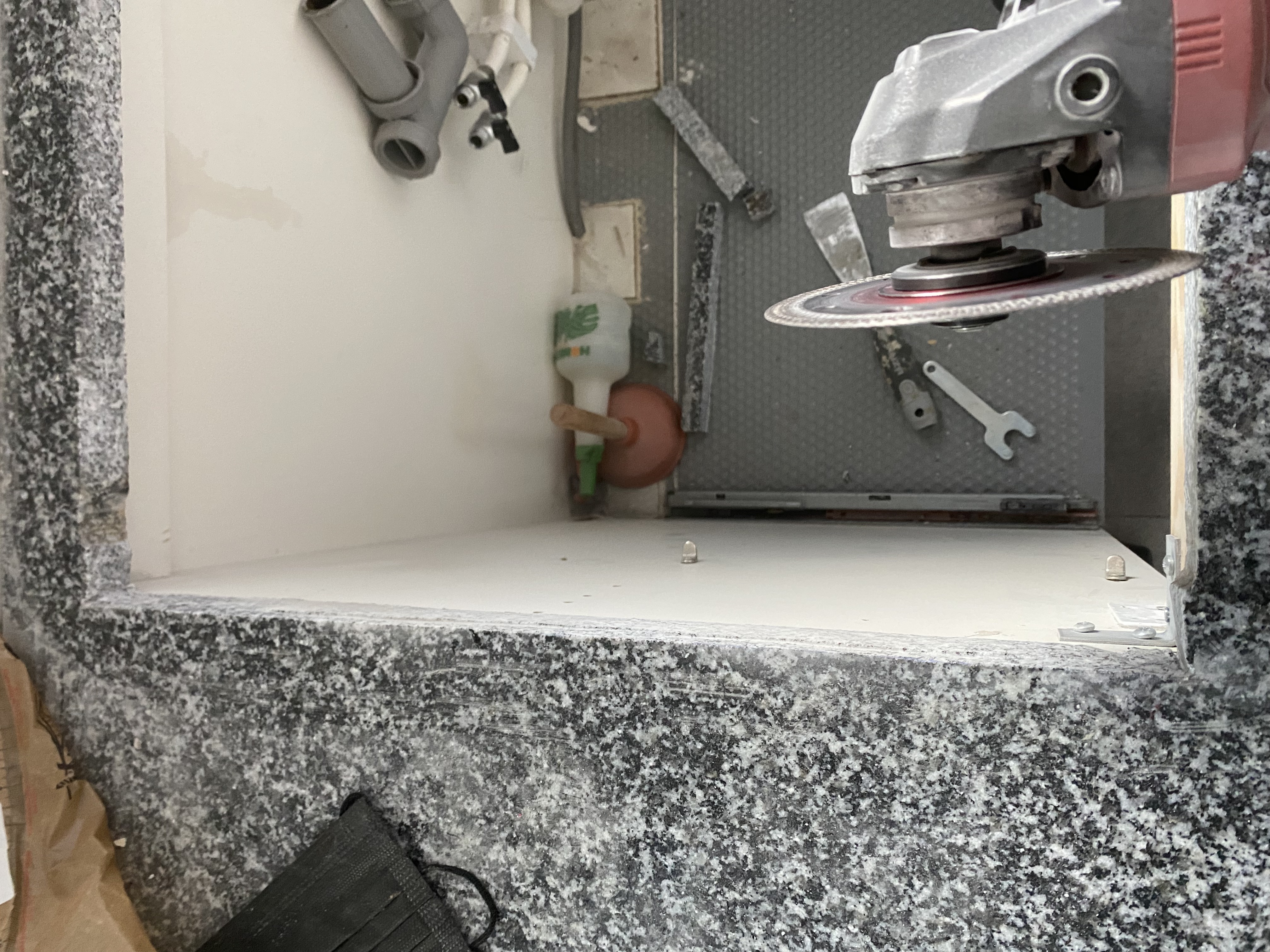 Kapning av granitsten